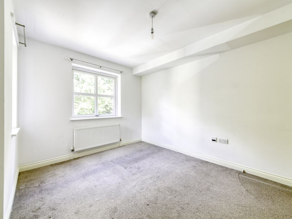 1 bed flat for sale in Beulah Hill, London SE19, £135,000