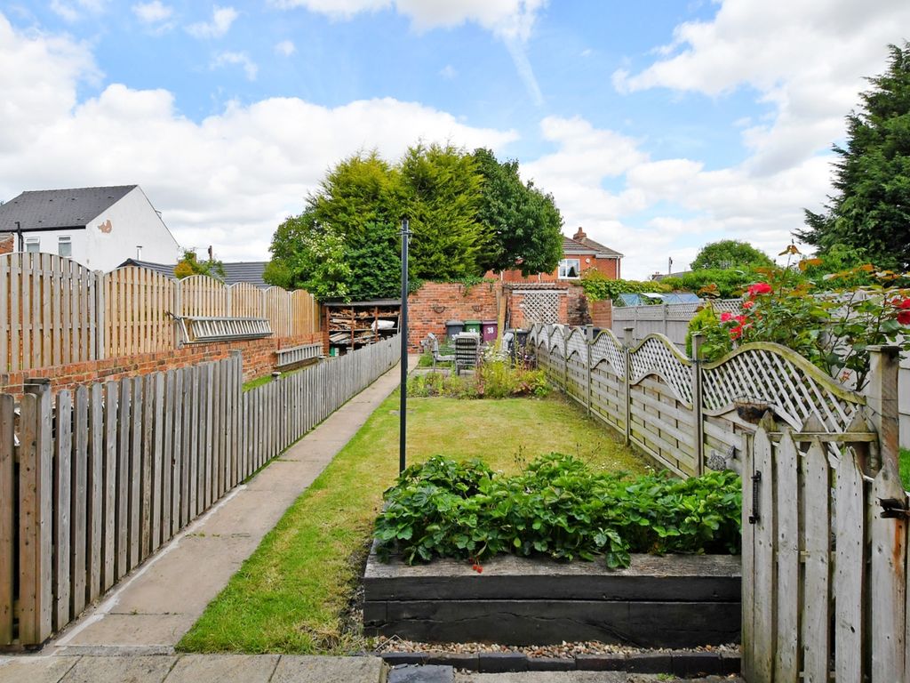 3 bed terraced house for sale in Fanshaw Road, Dronfield, Derbyshire S18, £215,000