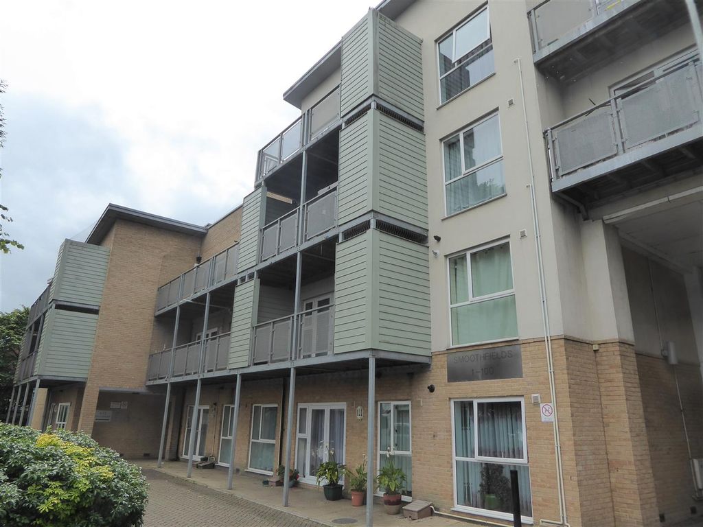 1 bed flat for sale in Smoothfield Court, Hibernia Road, Hounslow TW3, £219,000