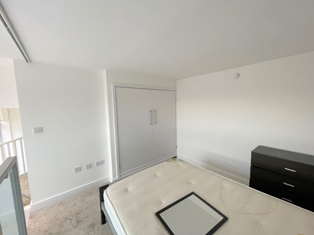 2 bed flat for sale in Lee Street, Leicester LE1, £70,000