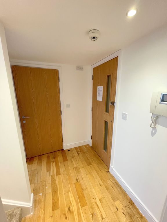 2 bed flat for sale in Lee Street, Leicester LE1, £70,000