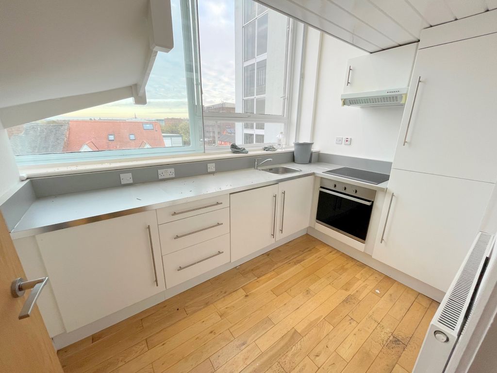 2 bed flat for sale in Lee Street, Leicester LE1, £70,000