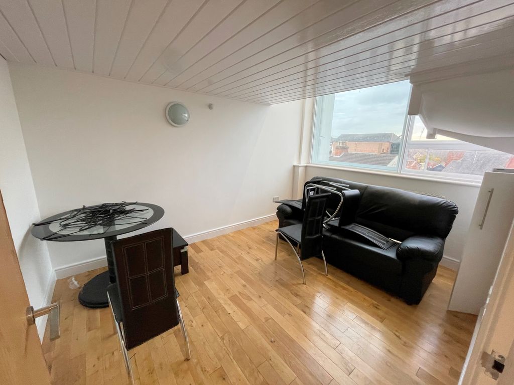 2 bed flat for sale in Lee Street, Leicester LE1, £70,000