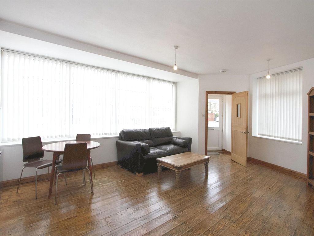 2 bed flat for sale in Broadway, Roath, Cardiff CF24, £155,000