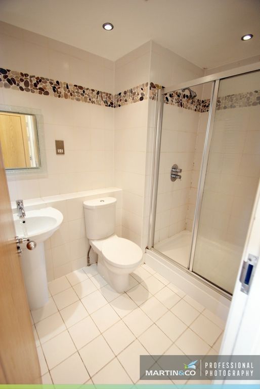 2 bed flat for sale in Bute Terrace, Cardiff CF10, £200,000
