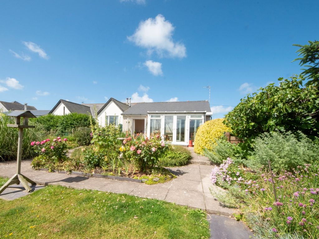 2 bed detached bungalow for sale in Borth SY24, £230,000
