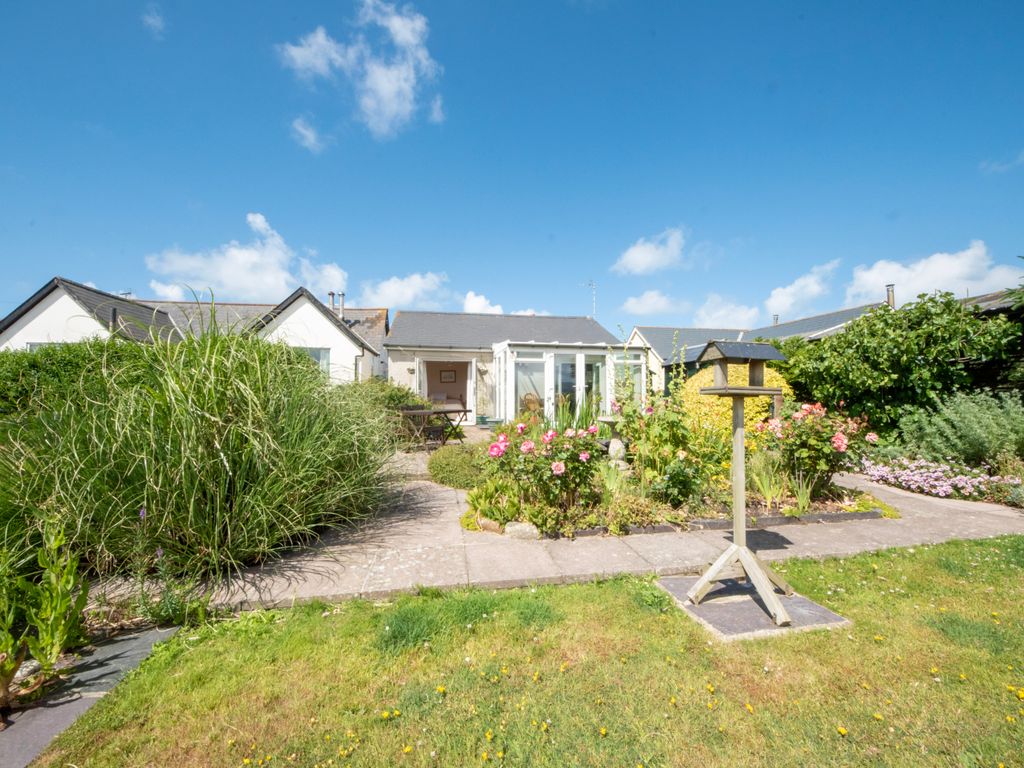 2 bed detached bungalow for sale in Borth SY24, £230,000