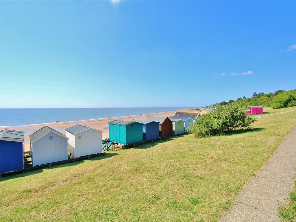 Property for sale in The Leas, Frinton-On-Sea CO13, £48,000