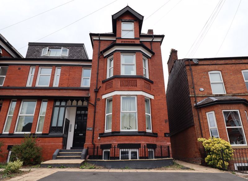 1 bed flat for sale in Victoria Crescent, Eccles, Manchester M30, £120,000