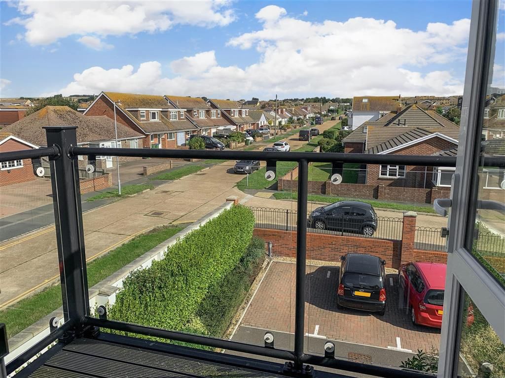 2 bed flat for sale in Rowe Avenue, Peacehaven, East Sussex BN10, £160,000