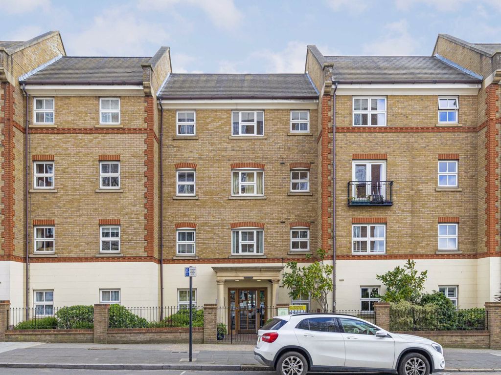 1 bed flat for sale in Horn Lane, London W3, £179,950