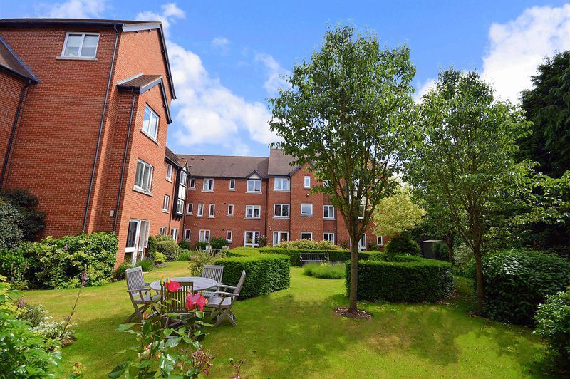 1 bed flat for sale in Swan Court, Stratford-Upon-Avon CV37, £115,000