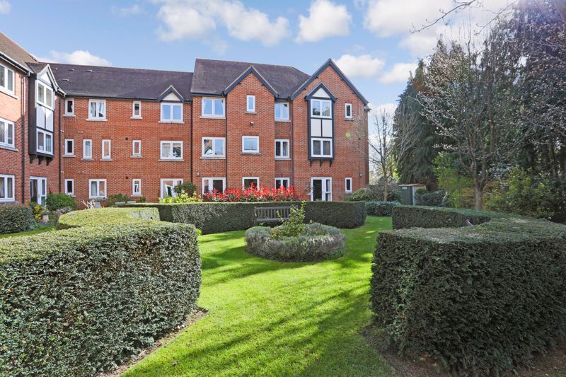 1 bed flat for sale in Swan Court, Stratford-Upon-Avon CV37, £115,000