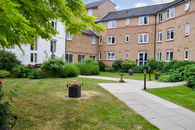 1 bed flat for sale in Waterside Court, St Neots PE19, £128,000