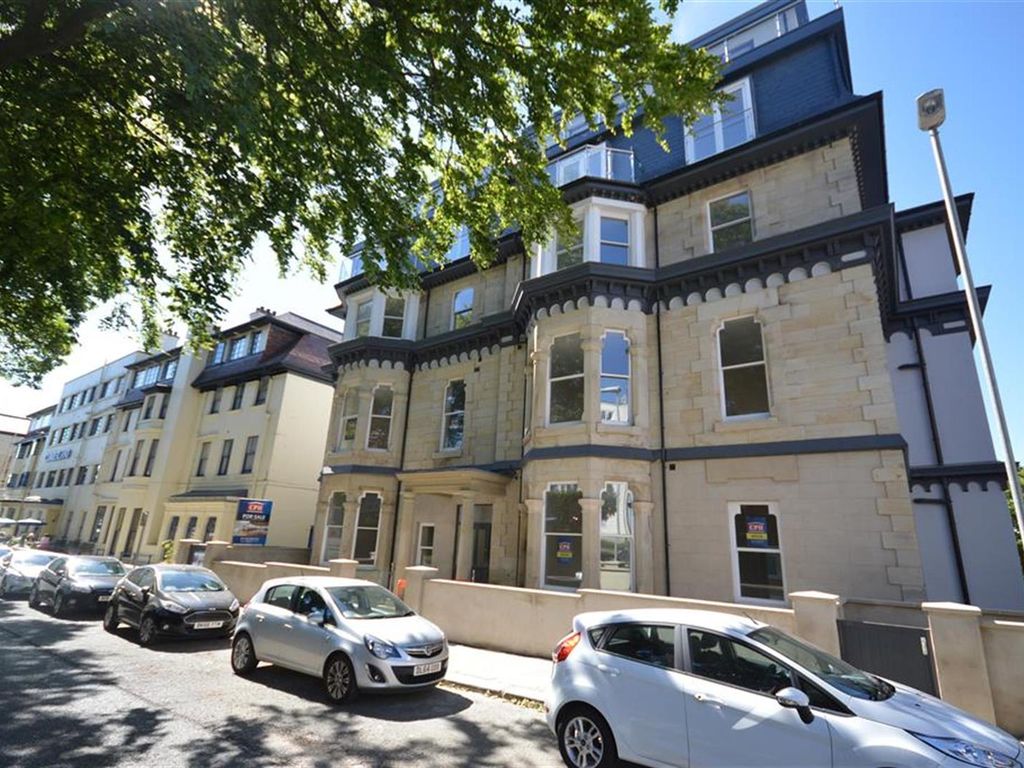 2 bed flat for sale in Belmont Road, Scarborough YO11, £290,000