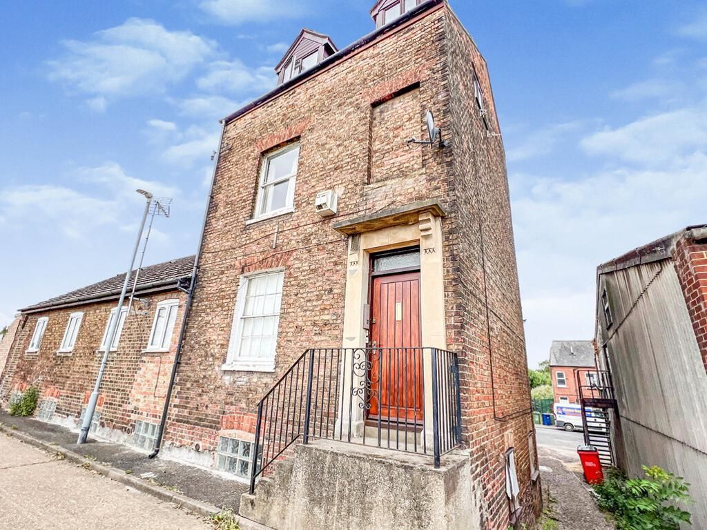 1 bed flat for sale in West Parade, Wisbech, Cambs PE13, £47,000