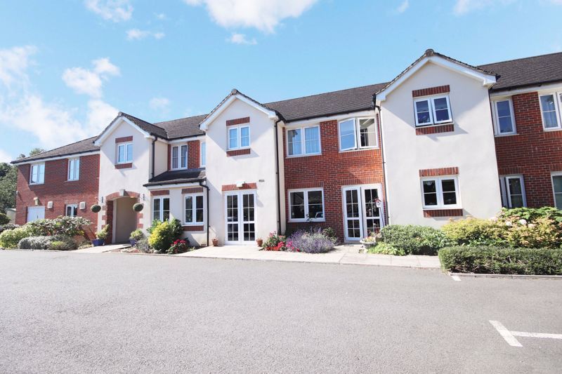 1 bed flat for sale in Pheasant Court, Watford WD25, £160,000