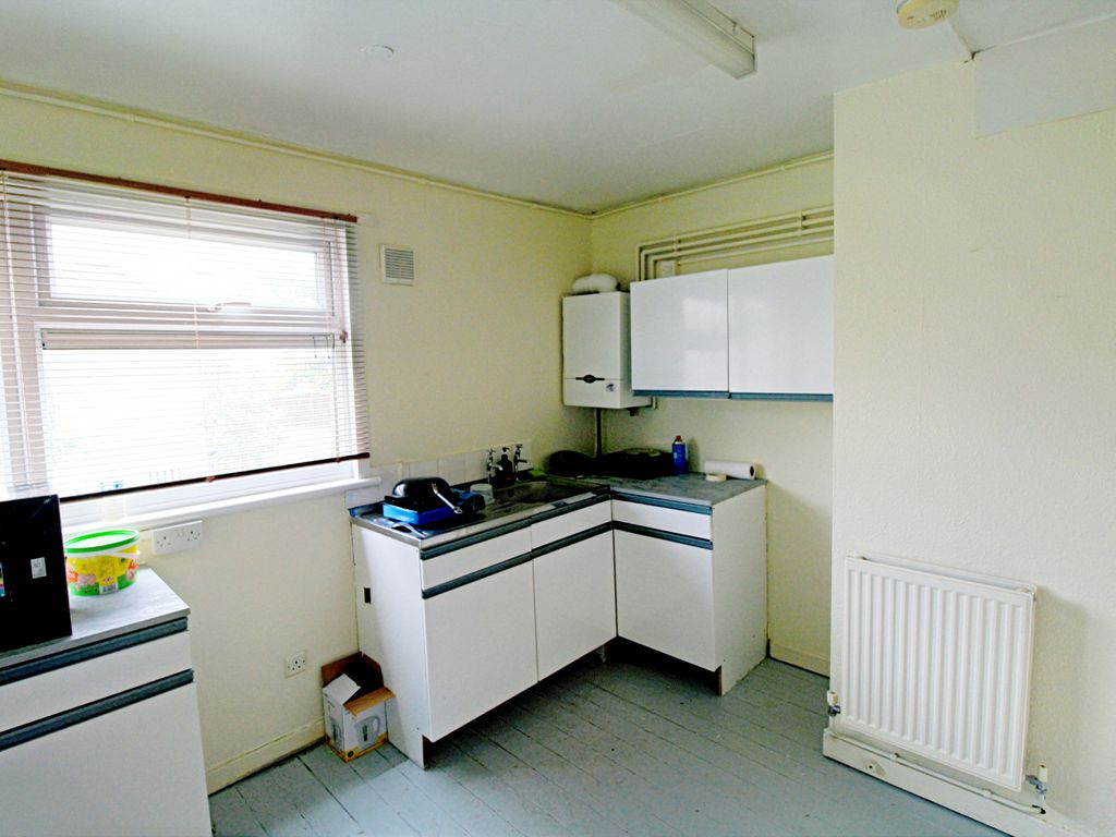 1 bed flat for sale in Waleys Close, Luton LU3, £155,000