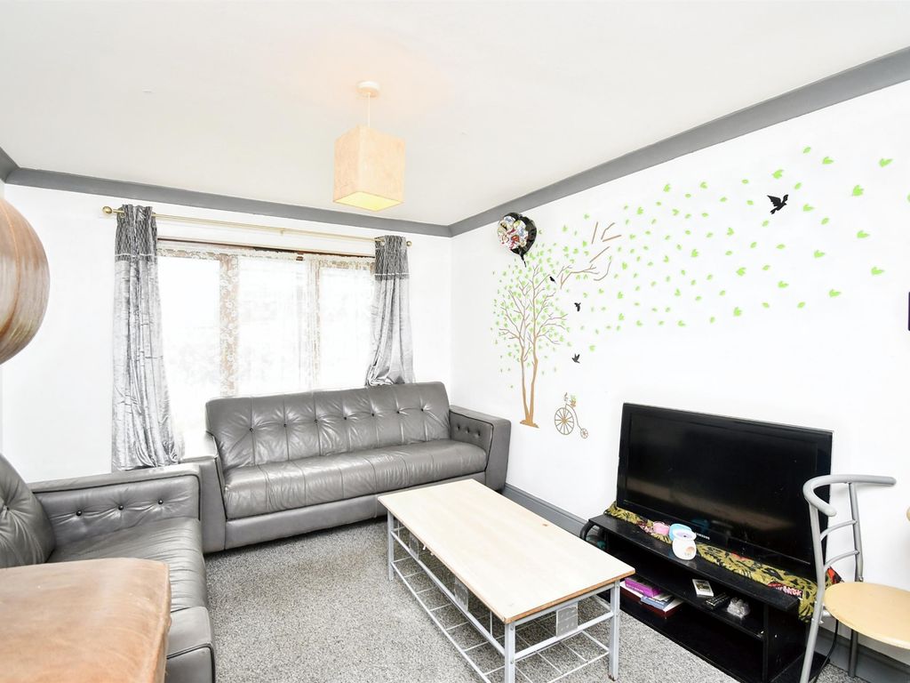 1 bed flat for sale in St. Davids Crescent, Ely, Cardiff CF5, £80,000