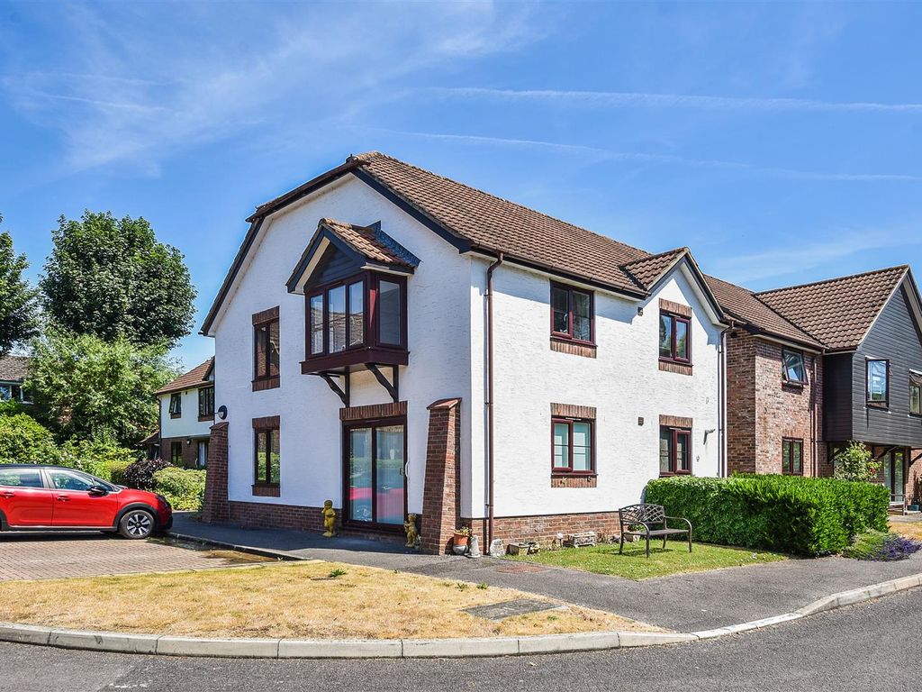 2 bed maisonette for sale in Carters Meadow, Charlton, Andover SP10, £160,000