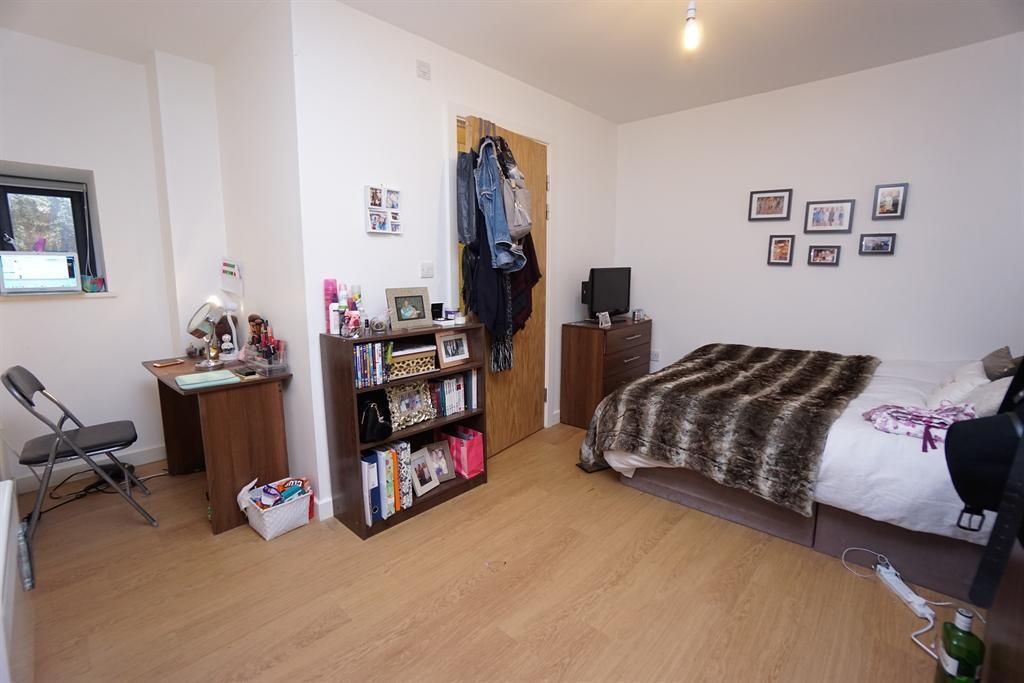 1 bed flat for sale in Oxford Street, Crookesmoor, Sheffield S6, £40,000