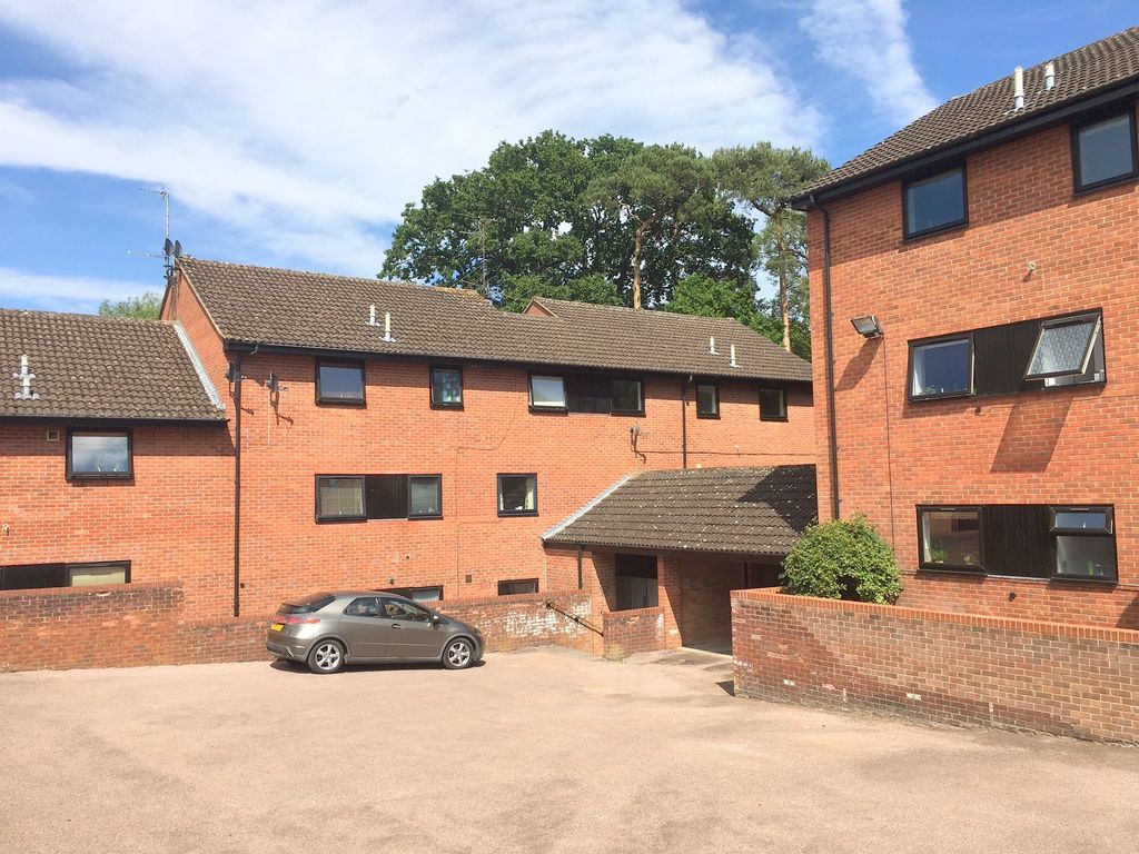 2 bed flat for sale in King George Close, Charlton Kings, Cheltenham GL53, £190,000