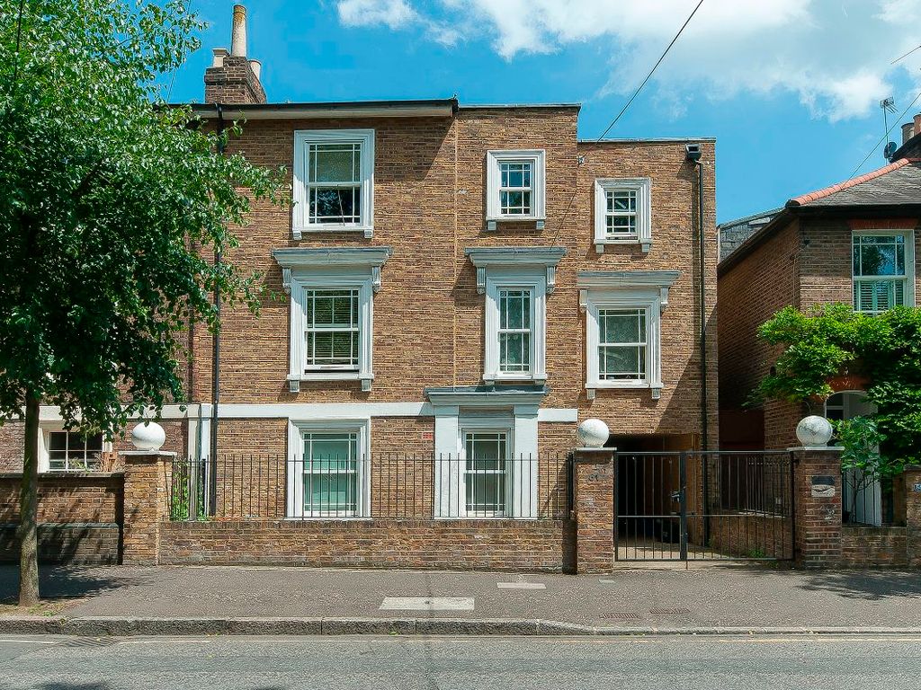 1 bed flat for sale in Arragon Road, Twickenham TW1, £315,000