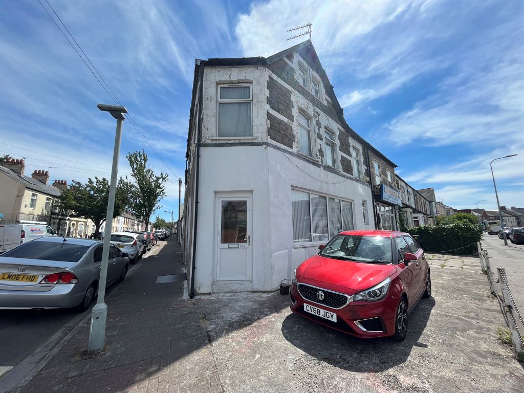 2 bed flat for sale in Broadway, Roath, Cardiff CF24, £145,000