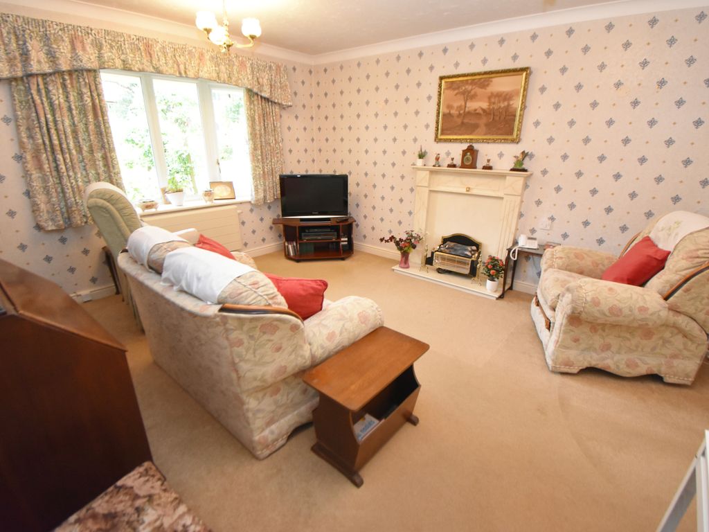 2 bed flat for sale in Dove House Court, Grange Road, Solihull B91, £150,000