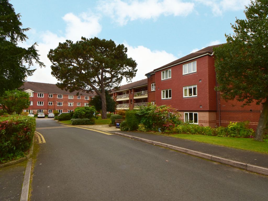 2 bed flat for sale in Dove House Court, Grange Road, Solihull B91, £150,000