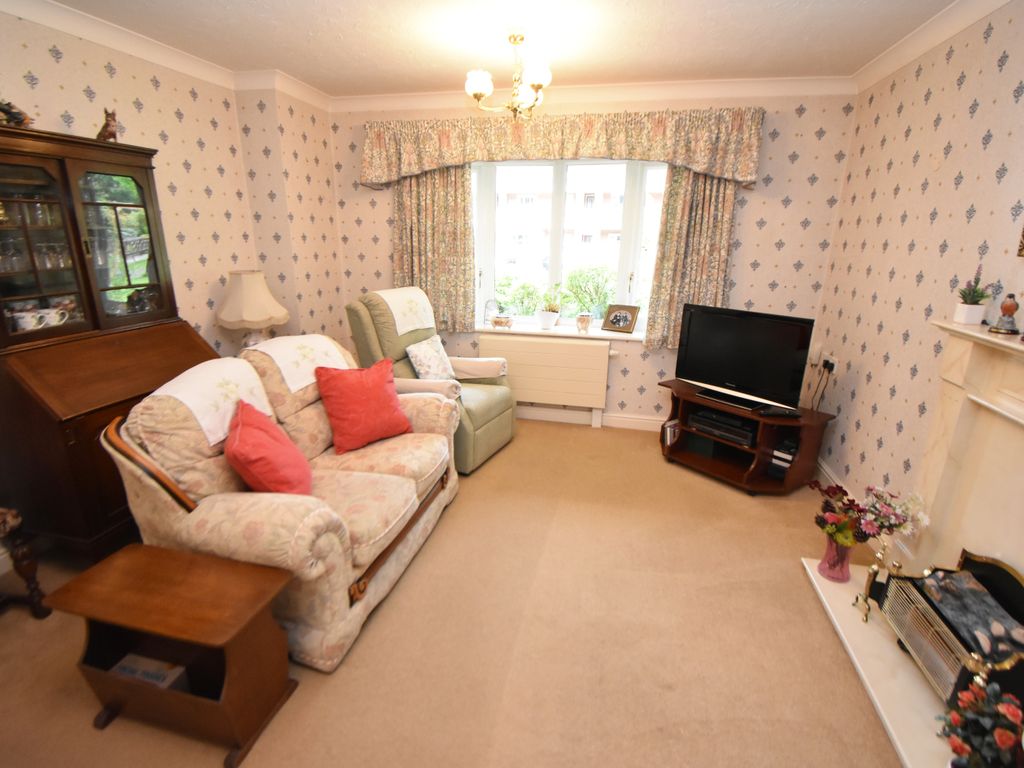 2 bed flat for sale in Dove House Court, Grange Road, Solihull B91, £150,000