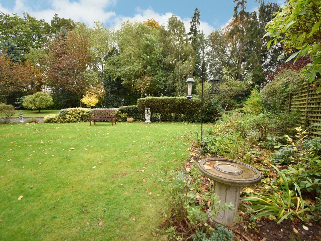 2 bed flat for sale in Dove House Court, Grange Road, Solihull B91, £150,000