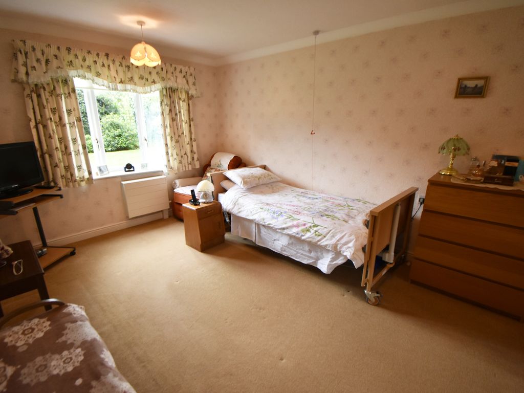 2 bed flat for sale in Dove House Court, Grange Road, Solihull B91, £150,000