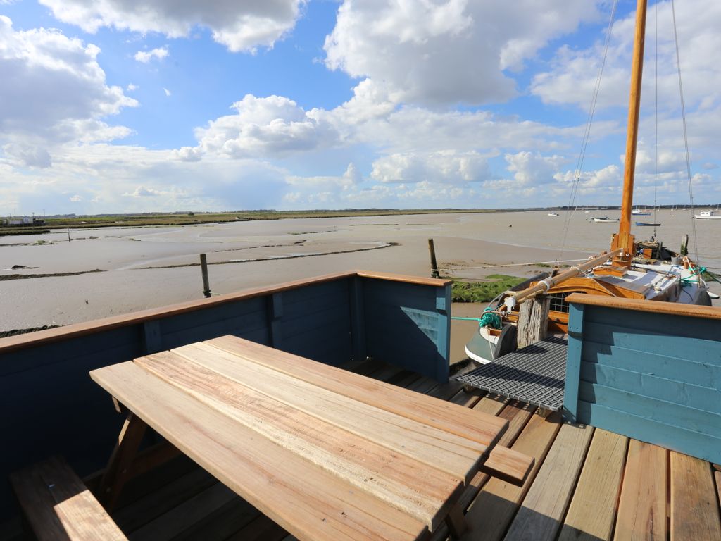 1 bed houseboat for sale in The Drift, High Road, Trimley St. Mary, Felixstowe IP11, £95,000
