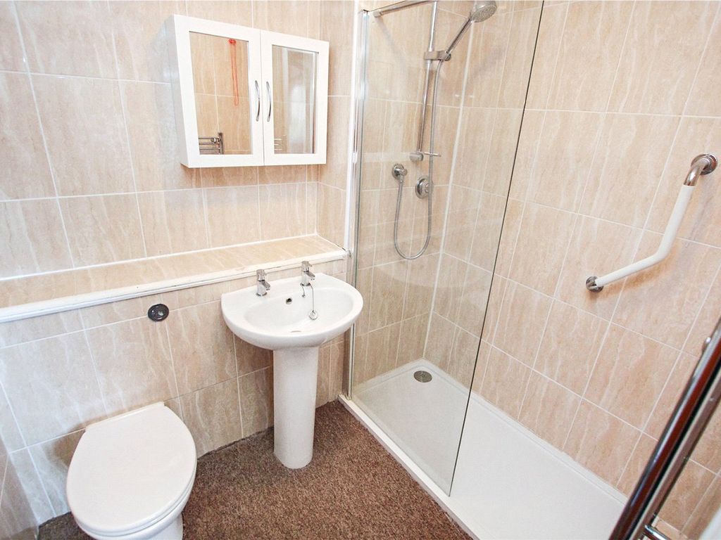 2 bed flat for sale in Footscray Road, London SE9, £230,000