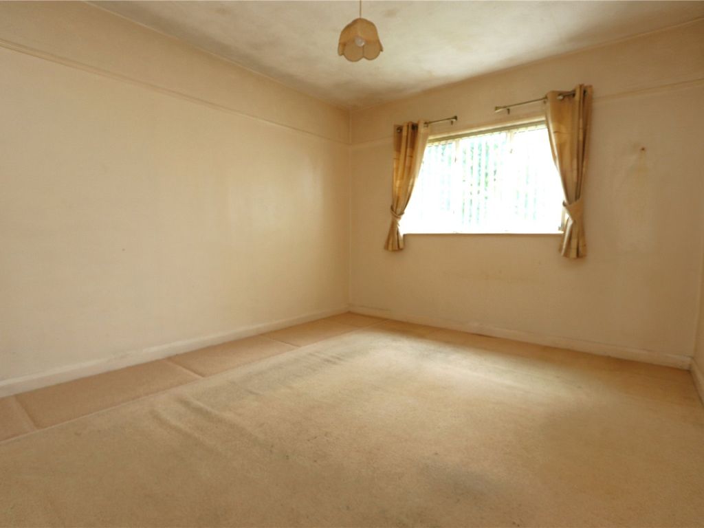 2 bed flat for sale in Cranbourne Road, Patchway, Bristol, South Gloucestershire BS34, £140,000