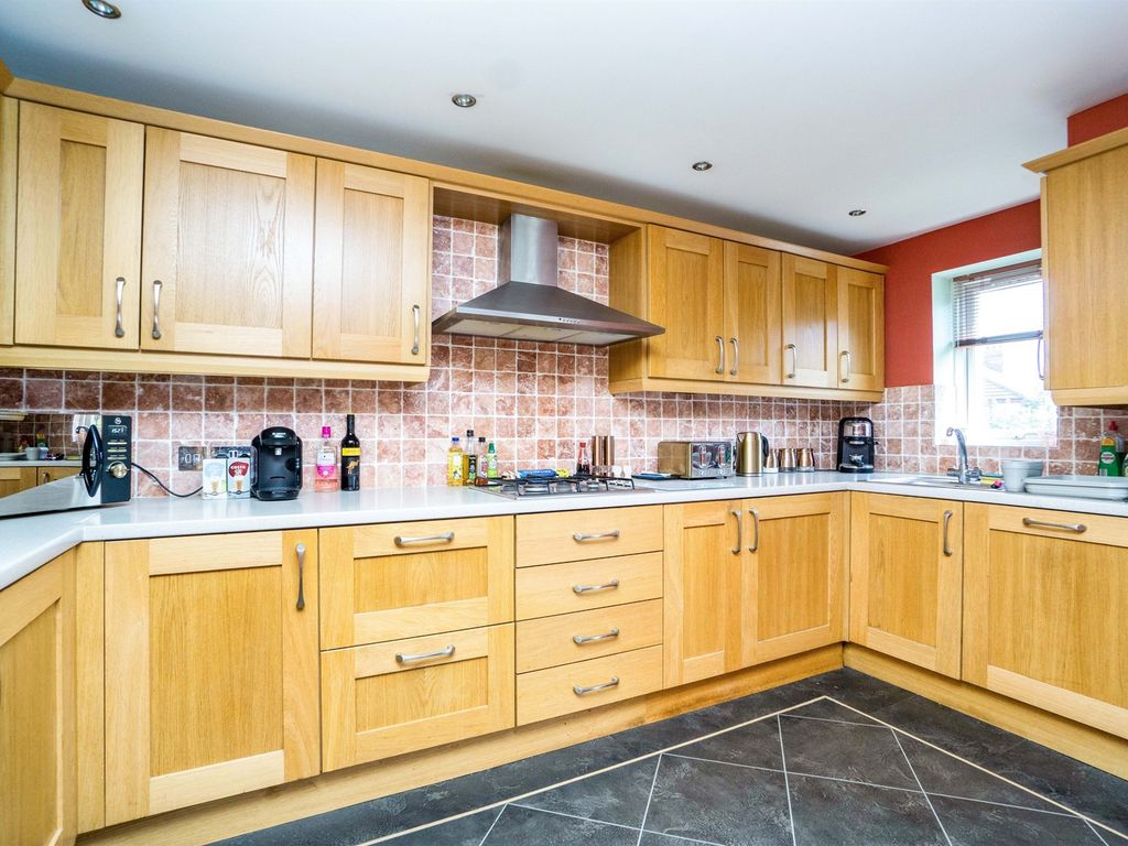 2 bed flat for sale in Manor Road, Wallasey CH45, £110,000