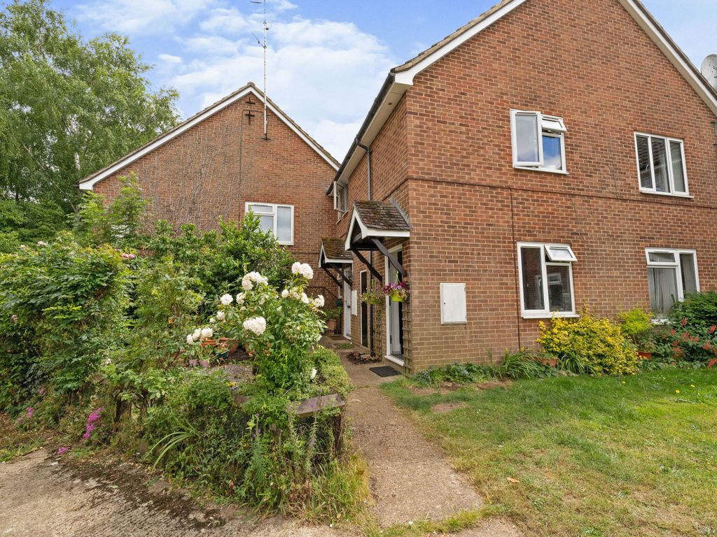 2 bed maisonette for sale in Birch Road, Godalming, Surrey GU7, £250,000