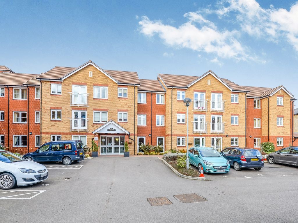 1 bed flat for sale in Goodes Court, Royston SG8, £95,000