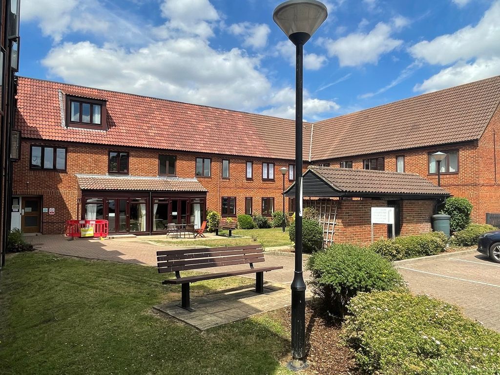 1 bed property for sale in Ashley Court, Hatfield AL10, £120,000