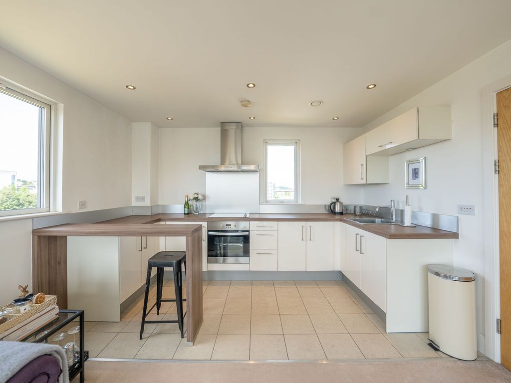 1 bed flat for sale in Usk Way, Llanarth Court NP20, £97,000