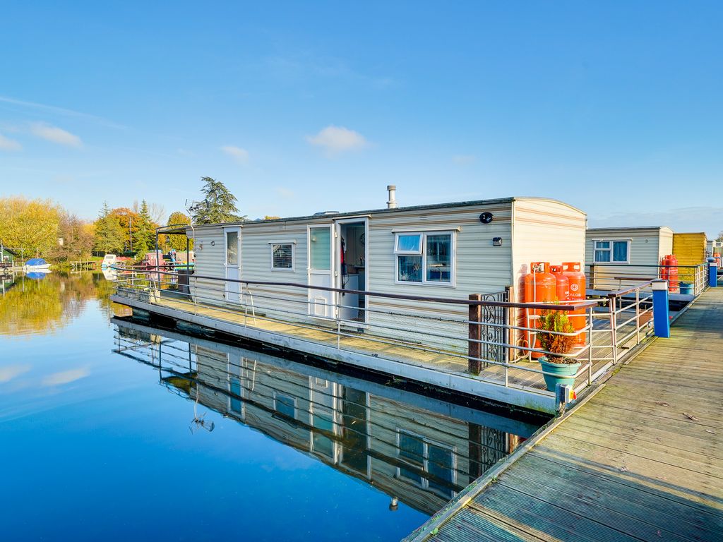 1 bed houseboat for sale in Banks End, Wyton, Huntingdon PE28, £50,000