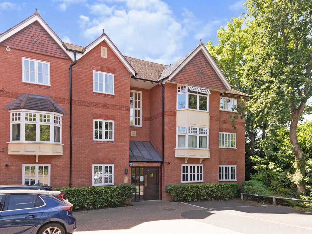 2 bed flat for sale in Mulberry Court, Kenilworth CV8, £265,000