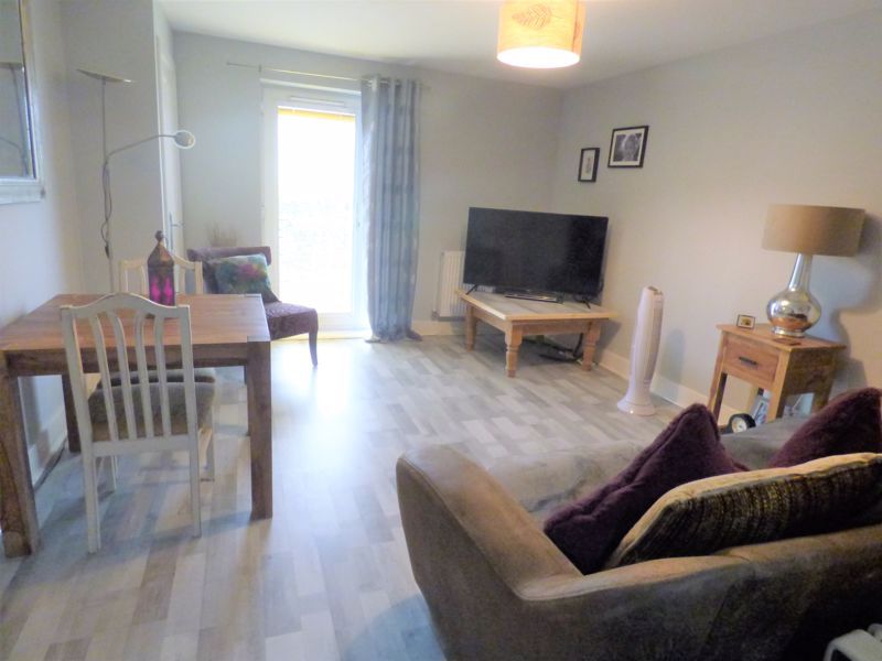 2 bed flat for sale in Suffolk Drive, Gloucester GL1, £145,000