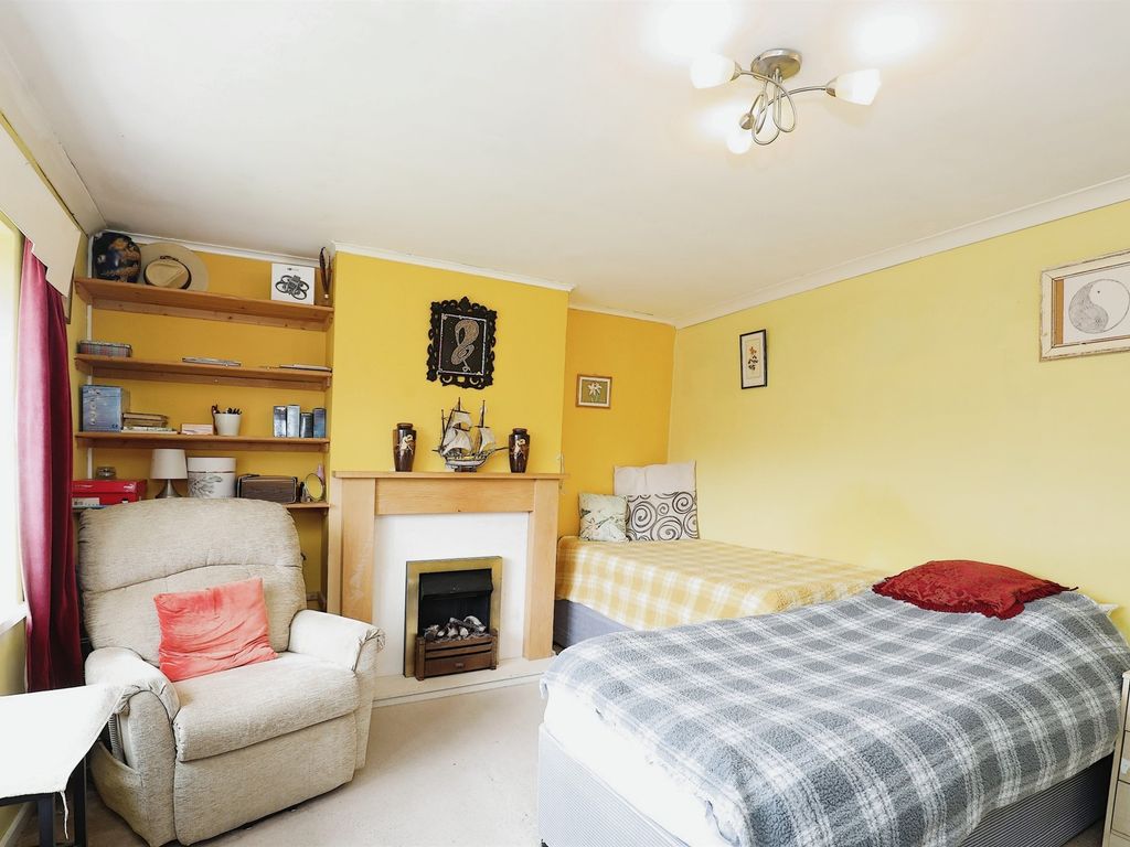 2 bed maisonette for sale in Dene Close, Kineton, Warwick CV35, £165,000