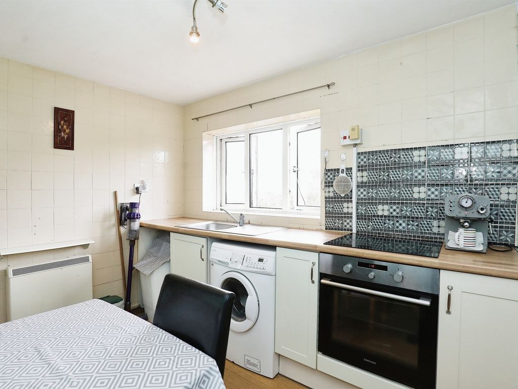 2 bed maisonette for sale in Dene Close, Kineton, Warwick CV35, £165,000