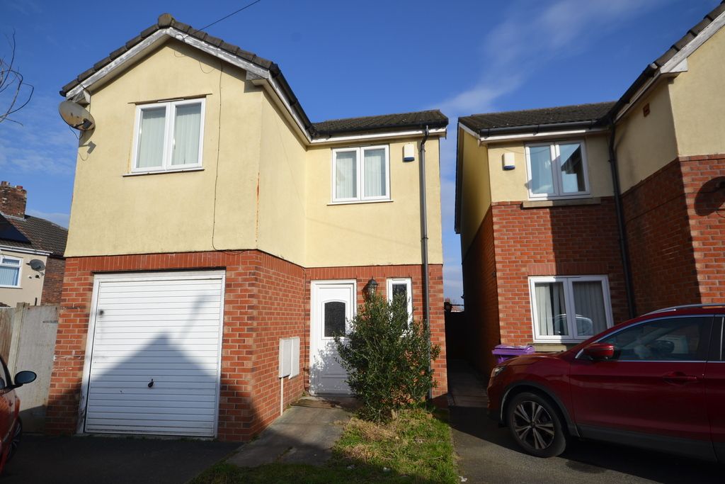 3 bed detached house for sale in Carr Close, Liverpool L11, £120,000