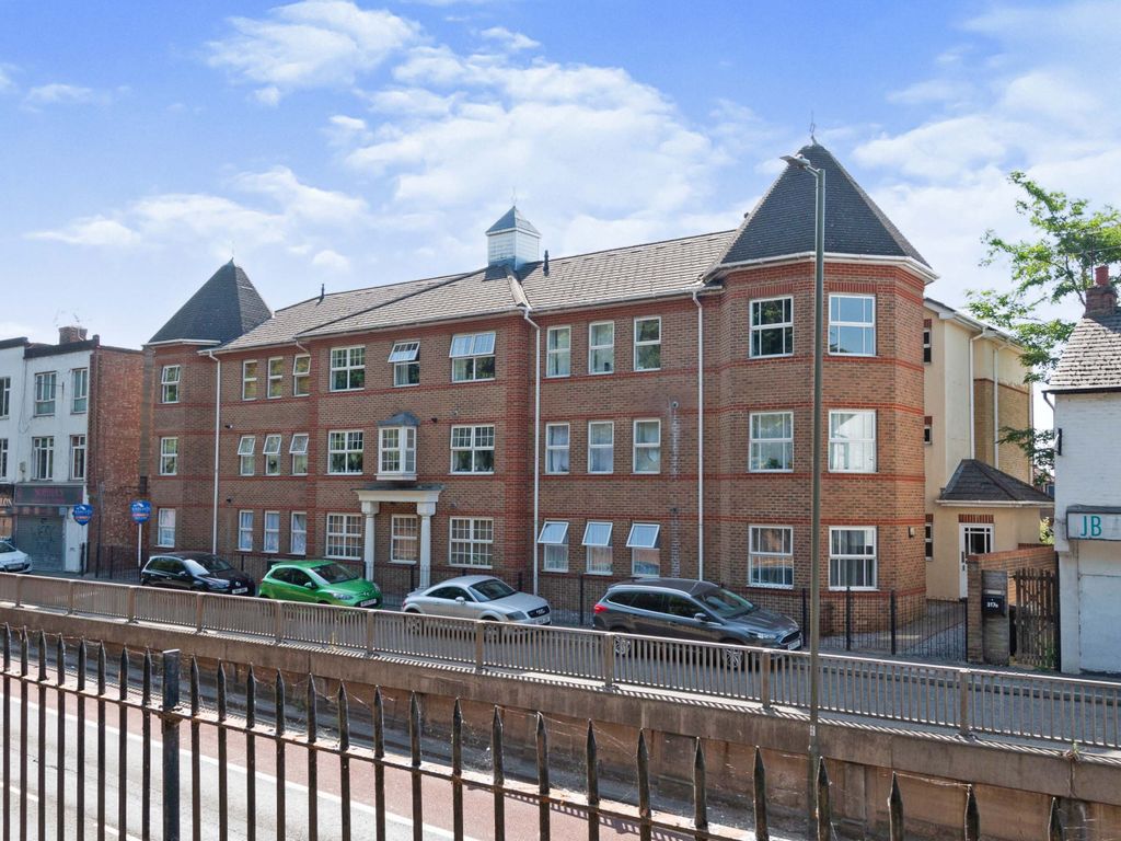 2 bed flat for sale in St. Michaels Road, Camberley GU15, £220,000