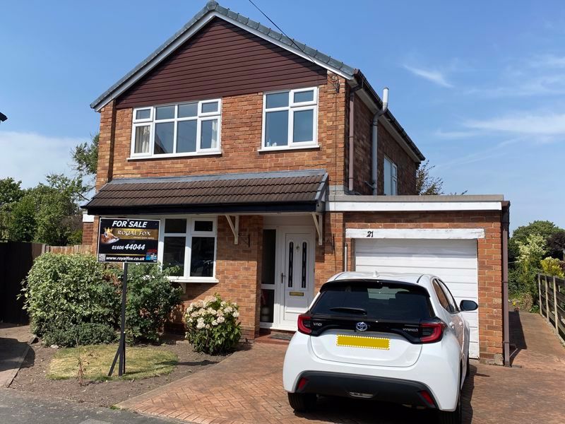 3 bed detached house for sale in Greenside Drive, Lostock Green CW9, £300,000