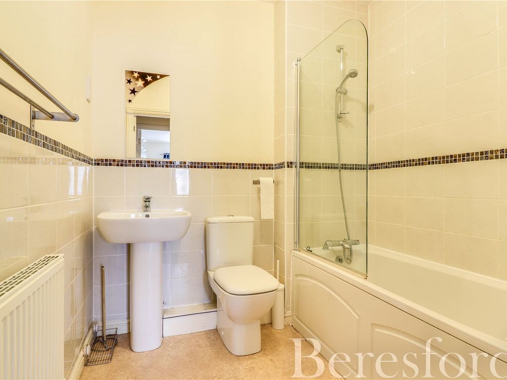 2 bed flat for sale in Parnell Place, Braintree CM7, £180,000